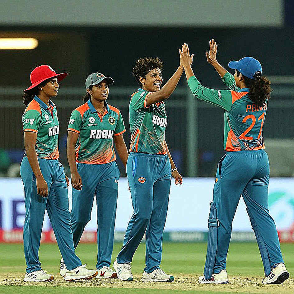 উইকেট পড়ার পরের বারো বল: বাংলাদেশের আসল ঘড়ি